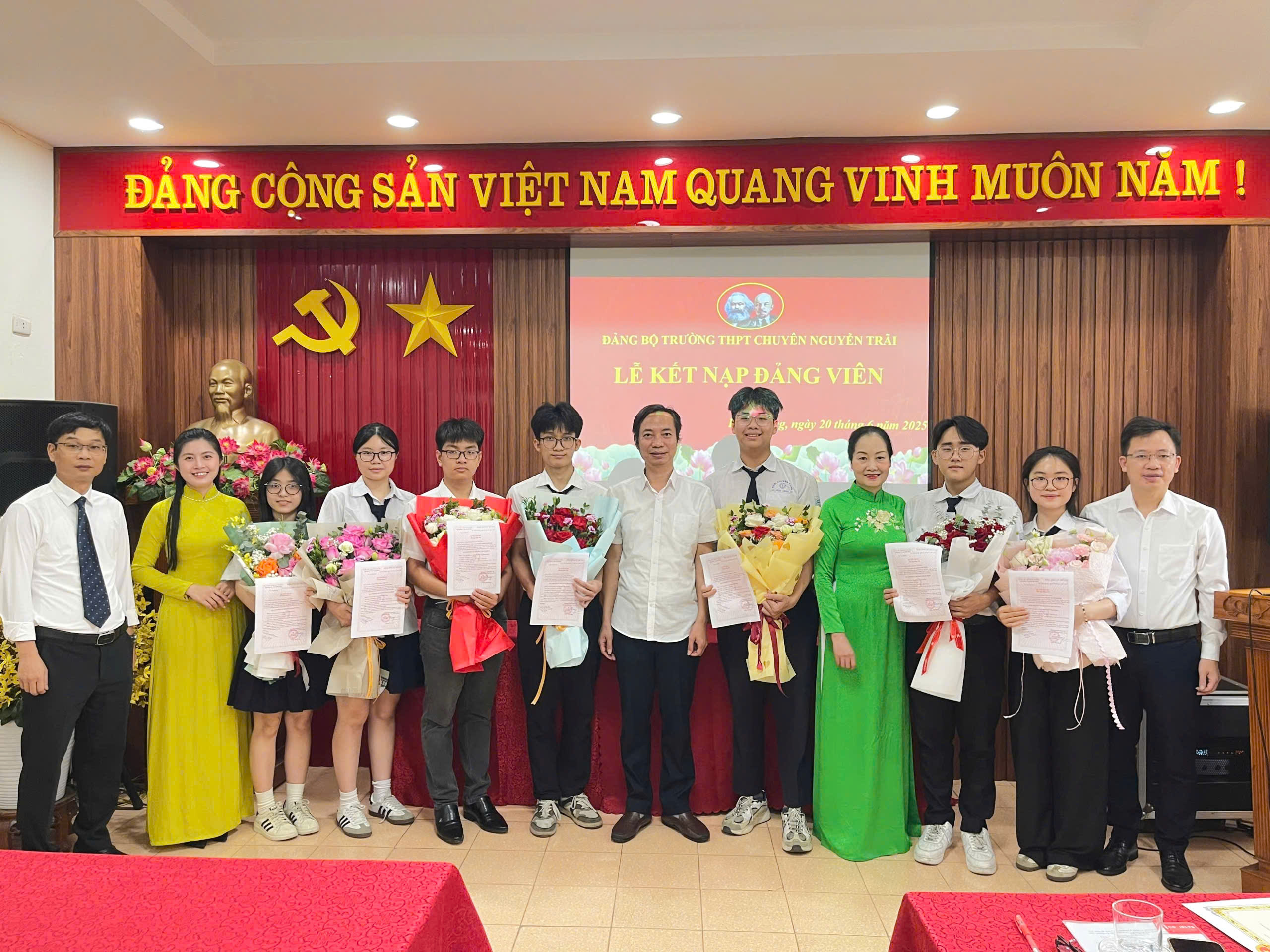 Lễ kết nạp đảng viên năm 2025: Khẳng định sự trưởng thành của những quần chúng ưu tú